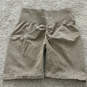 NVGTN shorts Mocha Scrunch Butt Size Large
